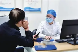 结肠癌不是突然得的？忠告：腹部若出现这几种症状，发现尽早就医图片
