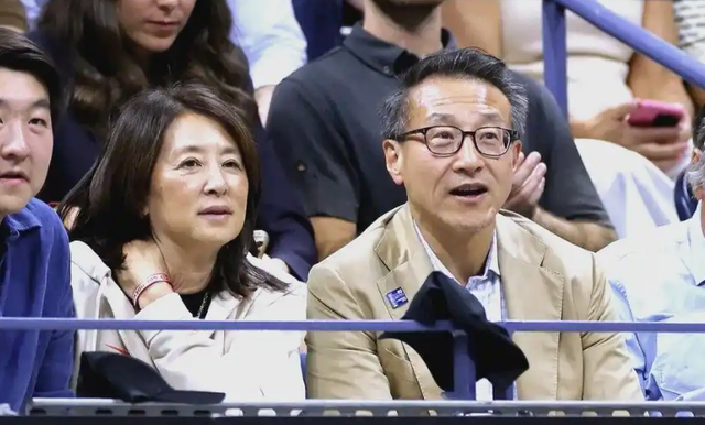 阿里巴巴主席官宣离婚，荒唐一幕出现，出轨女主持人传闻已有真相