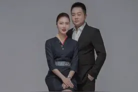 成都空姐爱上头等舱乘客，主动要联系方式，结婚6年现在怎样图片