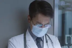 问心：身高189的金世佳， 与赵又廷并肩而行，谁谎报身高一目了然图片