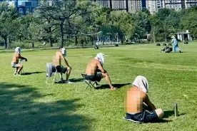 游走在法律边缘地带的“公园里公然脱衣晒背”，有违公序良俗吗？图片