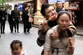 “连体夫妻”爆红后，无腿丈夫抛妻弃子另寻新欢，现状令人唏嘘图片