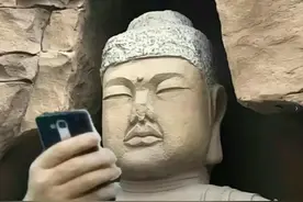 太逗了！又被年轻人的搞怪拍照笑到，连“佛祖”都不放过图片