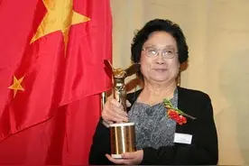 中国首位诺贝尔医学奖获得者——屠呦呦图片