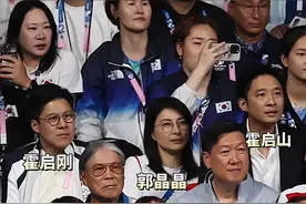 莎头夺冠的排面 全是腕，郭晶晶一家全程助威，亚运会扇子成亮点图片