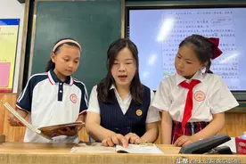 洛阳一名小学老师被学生喊“妈”，她说，师者要懂“亲其师，信其道”图片