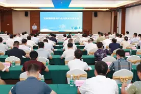 玉林国际香料产业与技术交流大会举办 共绘“芳香”玉林的美好蓝图 王琛陈坚蹇兴超致辞 张惠强主持图片