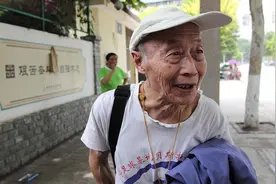 南京86岁老人参加高考，考前自信满满，结果一查分数傻眼了图片