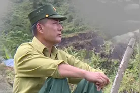 越军司令视察老山前线，士兵坦言：已经很久没有见过女人了图片