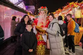 入境游持续火爆！外籍游客感受成都浓浓年味图片