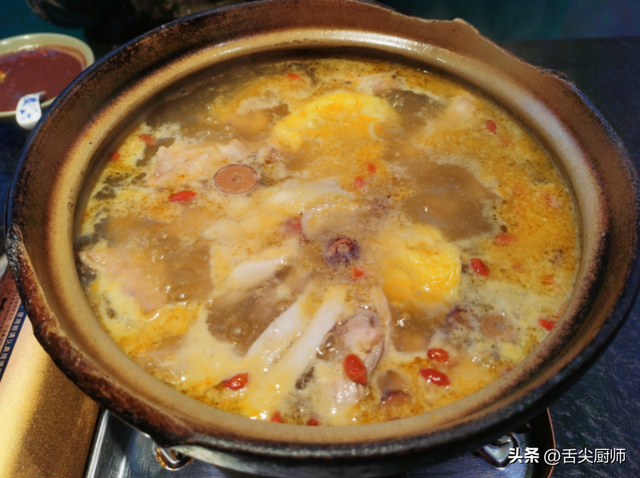 花胶榴莲煲鸡汤功效 2026年花胶榴莲煲鸡汤功效与禁忌