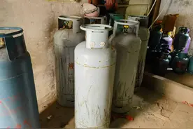 海口一出租屋藏有130个燃气瓶！地上还找到掉落的烟头……图片