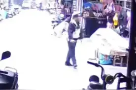 疑因未戴头盔 交警持棍当街击倒骑车男子 警方:目前正在调查，还没确定具体性质图片