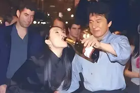 被成龙“泡过”的4位女星，个个性感迷人，是逢场作戏还是真爱？图片