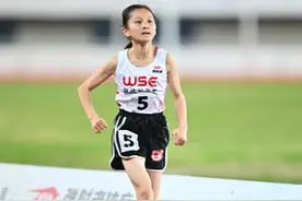 宿迁12岁女孩，800米2分21秒夺冠，全网爆赞！图片