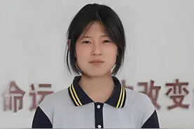 姜萍老家已“人去楼空”，院内长满杂草，一场无言的结局图片