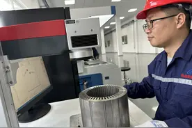 企业试验300多次失败后“啃下硬骨头”，驱动电机铁芯装进3款新能源汽车图片