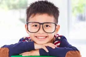 孩子视力4.9是多少度？需要治疗吗？图片