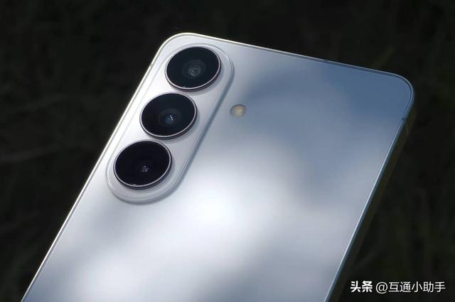 三星 Galaxy S26 评测：三星终于做出了一台近乎完美的小屏旗舰