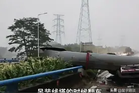 突发！东莞吊车断裂倾倒，现场惨不忍睹，网友祈求，人没有事!图片