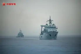 东部战区海军某勤务船大队开展海上训练图片
