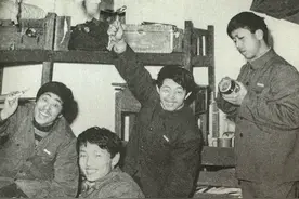 张艺谋北影学生照曝光：宿舍抽烟喝酒，夜登华山，和顾长卫偷东西图片