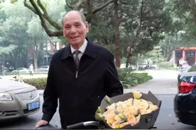 “巨星”陨落！耄耋之年的他们，还在坚持给学生上课……图片