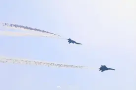 战机翱翔天空绝美图集，大饱眼福！图片