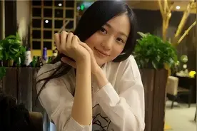 北大校花学霸：曾手握双学位，如今结束北漂，在长沙街头卖臭豆腐图片