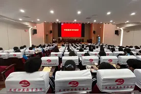 几近失明学霸为钟英高补师生分享励志故事图片