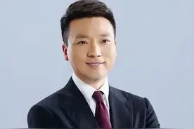 央视新闻主持人又一轮“大换血”，康辉已经转岗，新面孔成顶梁柱图片