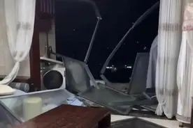 “南昌强风吹翻窗户致人坠亡”，损毁门窗或为业主自行安装；业内专家：自检排查门窗隐患很关键图片