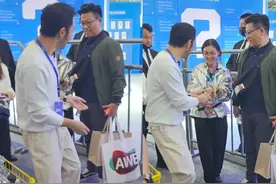 妈呀！沙溢怎么瘦的都脱相了？你能认出来他？图片