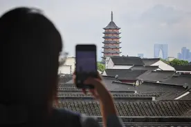 北寺塔和东方之门同框！苏州市民解锁打卡“新玩法”图片