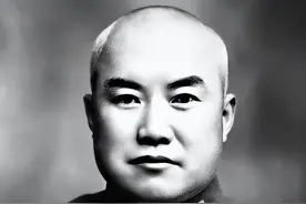 1948年周长秀飞到沈阳，劝说父亲周福成起义，周：你再说我毙了你图片
