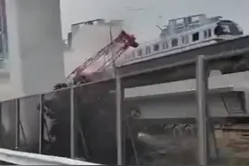 上海地铁11号线因塔吊侵入致列车受损，乘客称遭遇急刹被迫沿轨道疏散，官方正调查图片