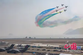 【航展直击】多款尖端武器装备亮相中国航展图片