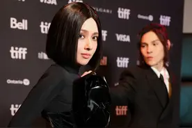 郭碧婷老了，39岁“五官变形”不敢认，最后一张神似向太图片