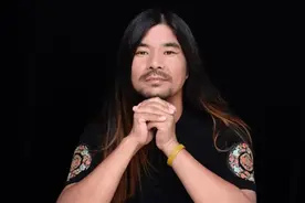 凌晨两点二十分，百万粉丝网红抢救无效去世，年仅52岁，曾靠神曲走红网络图片