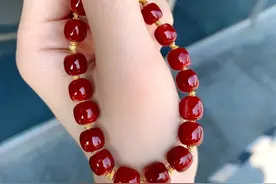 文玩中的红色传奇—红珊瑚来自深海的红色黄金，很行也很“刑”图片