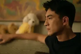 玫瑰的故事：都在聊协文的性暗示，有谁注意到他身后的两只玩具狗图片