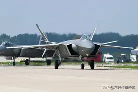 我国的空军开始更替换代，第五代隐形战斗机成为空军主力图片
