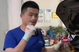 有网友将金龙鱼豆油注入自己车，车正常行驶，没有出现任何问题！图片