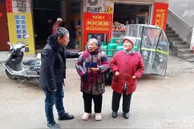 等了40多年，岳阳这名七旬娭毑乐开了花！图片