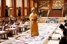 清代一举人抱一麻袋的馒头参加殿试，康熙说：你就是状元了图片