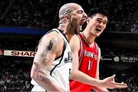 为啥07年季后赛火箭就是打不过爵士？重看录像，我发现了一个问题图片