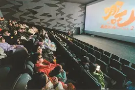 《哪吒之魔童闹海》票房登顶全球影史单一市场票房榜 周边产品全线售罄“一吒难求”图片