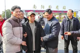 17岁时走丢，一直在外流浪，45年后，在广州、长沙、南阳三地的爱心人士帮助下 62岁的“聋哑叔”终于回家了图片