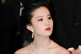 刘亦菲为何单身至今？不是没人愿意娶，看完这些照片你就知道了图片