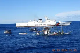 黄岩岛海域突发爆炸，菲律宾渔船半沉，遭我国警告后菲海警认怂了图片
